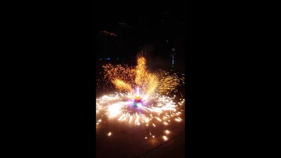 غزل زهرة اللوتس نوافير الألعاب النارية المتلألئة في الهواء الطلق للمهرجانات