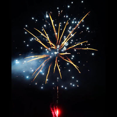 مبيعات ساخنة 138 طلقة ملونة للمستهلكين بسعر رخيص كعكة ألعاب نارية للإحتفال في الهواء الطلق