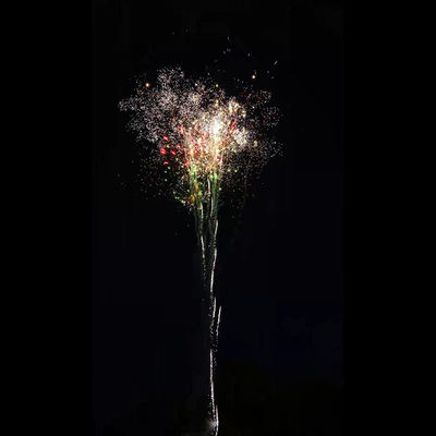 الألعاب النارية الكبيرة في عيد الميلاد للاحتفال بالمهرجان