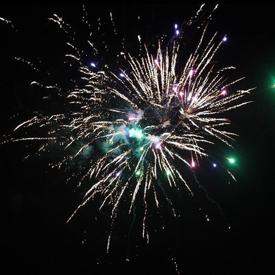 100 طلقة كعكة ألعاب نارية نوع و مناسبة عيد الميلاد الكعكة الكبيرة ألعاب نارية