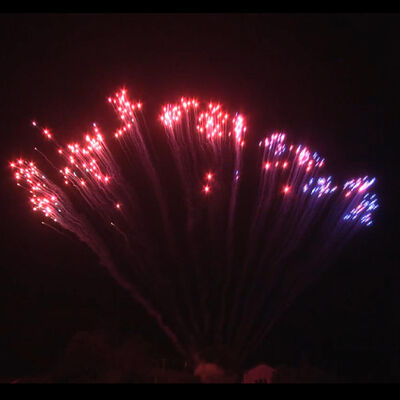 جملة مصنع صيني 1.2 بوصة 13 طلقة صف واحد ألعاب نارية كعكة أزرق إلى أحمر إلى أبيض ستروب ألعاب نارية ماندارين في الهواء الطلق