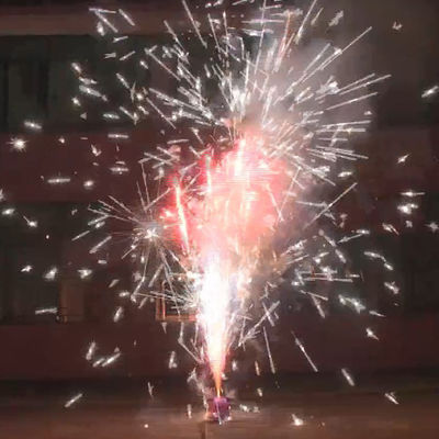 لعبة الدب الصغير الدوارة الأرضية نوافير الألعاب النارية نوافير Pyro Sparkler